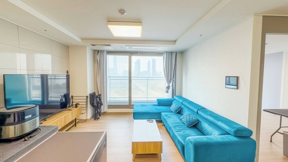 Songdo Apartment | Brand New 13F 2BR 646sq.ft, 2min to Hyundai outlet & Triple St., 2free parking