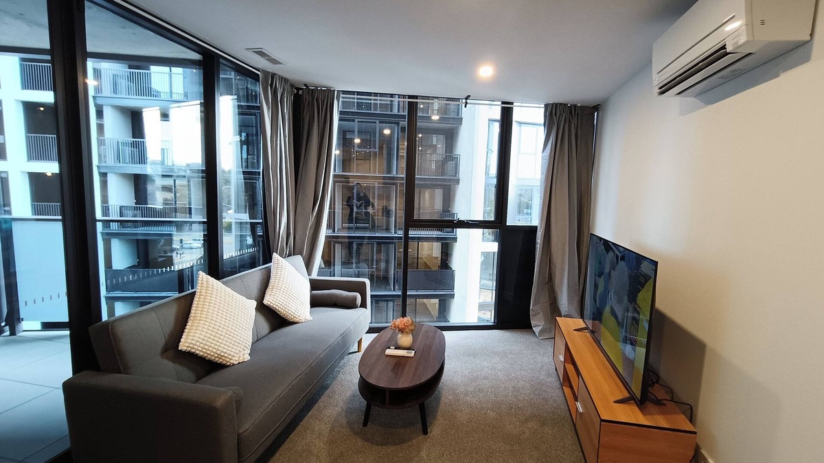 Lyons Apartment | Brand new 1B apartment in Woden center POOL GYM