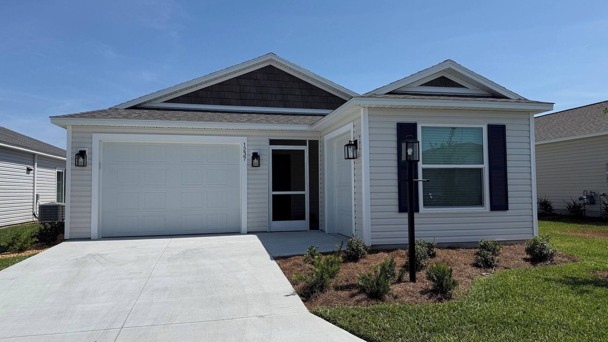 Wildwood Villa | BRAND NEW 2 BDR 2 BTH w. Golf Cart - Half mile to EASTPORT