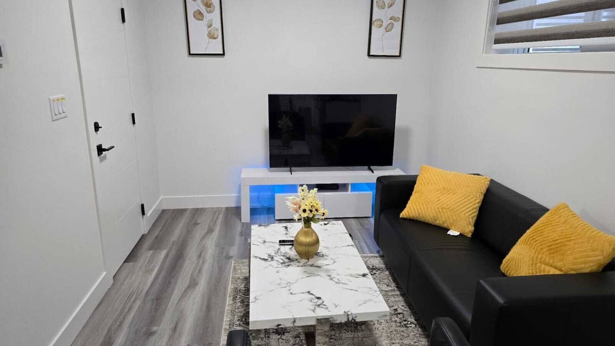 Beaumont Apartment | Brand New 2 Bedroom Suite with Private Entrance-10 min to Airport, self check-in