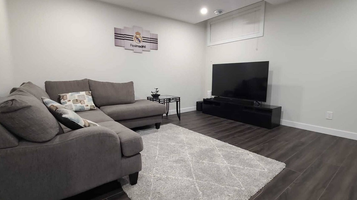 Calgary House | Brand New 2 BR Suite Located Near YYC Airport