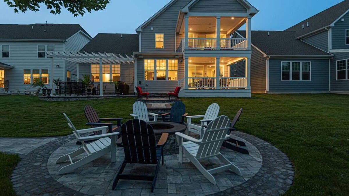 Bayside House | Brand New 2023 Luxury Waterfront Home w private Boat Dock, Community Indoor/Outdoor Pools
