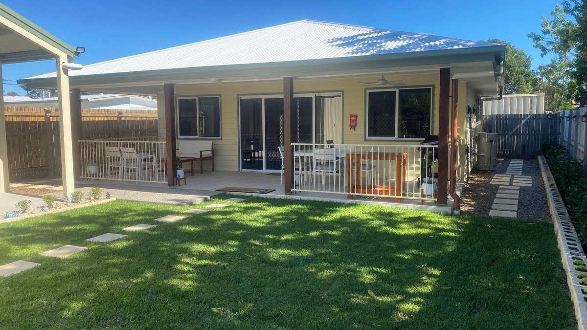 Scarness House | Brand New 2BR Coastal Home w/Outdoor Entertaining – 350m to Beach, Pier & cafes