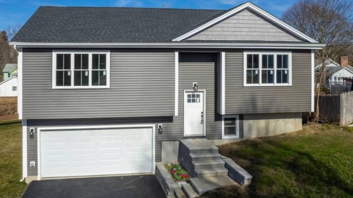 Worcester House | Brand new 3 bedroom house in welcoming Worcester with WiFi and AC