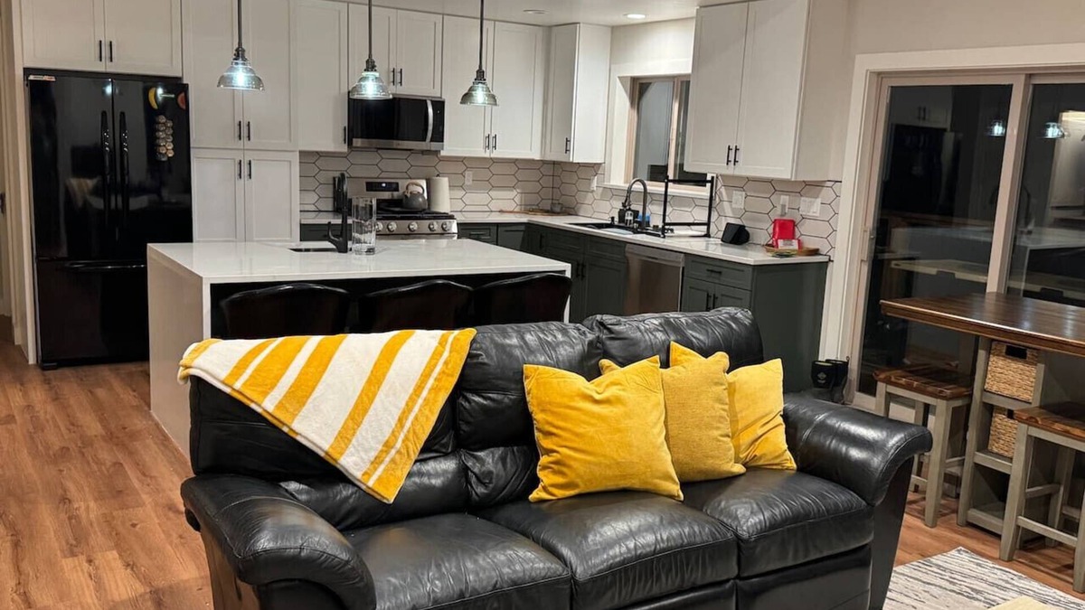 Humboldt Hill House | Brand New 3 Bedroom Pet & Family Friendly