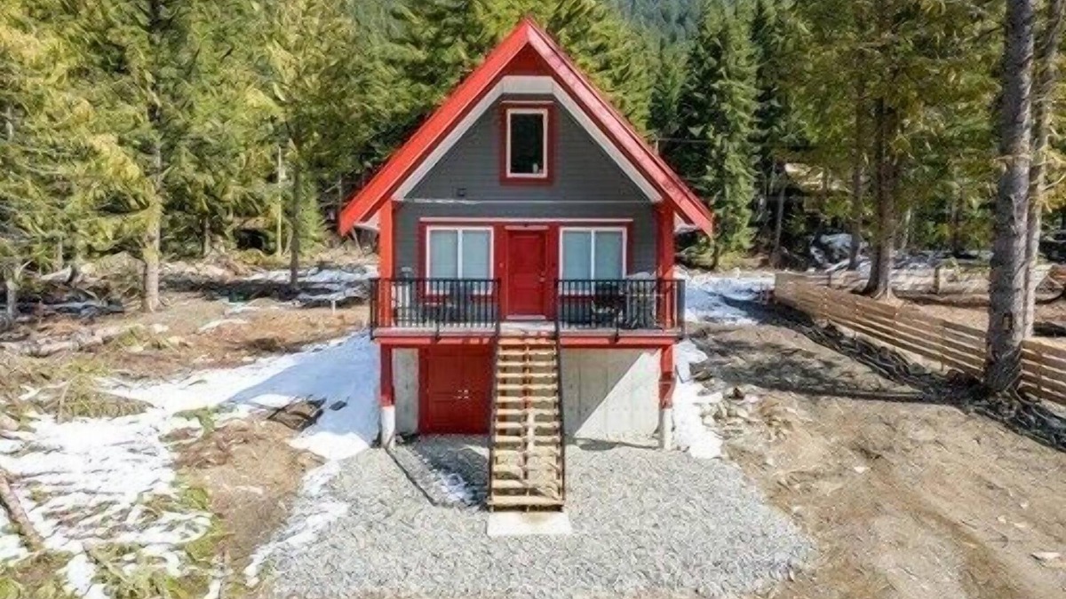 Sunshine Valley Cabin | Brand New 3bedroom cabin w/views &indoor fireplace