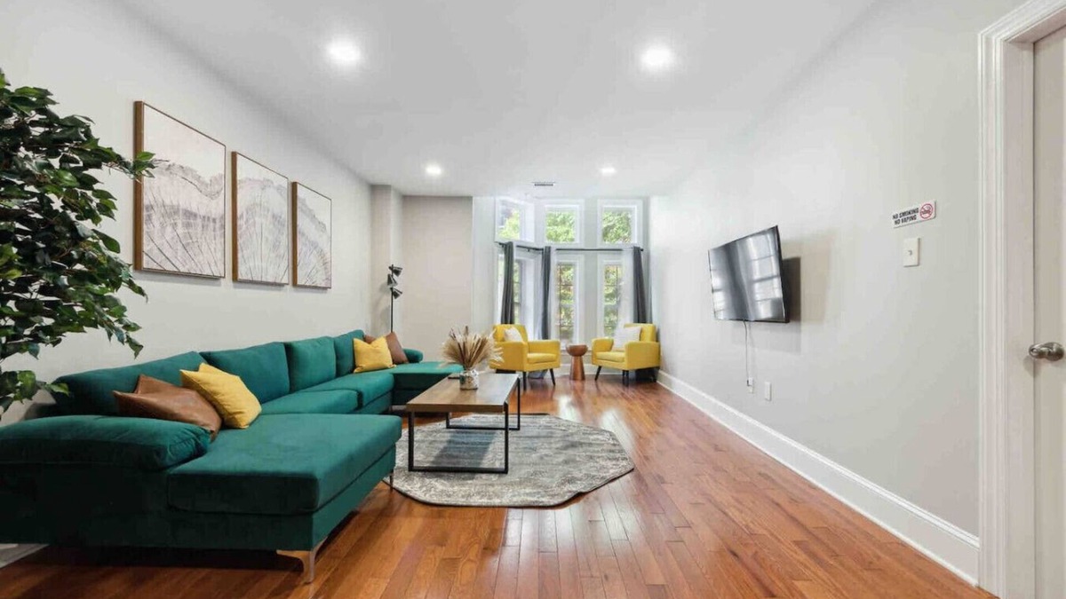 Midtown Village Apartment | BRAND NEW 4/4 Center City w/Roof PATIO Sleeps 20