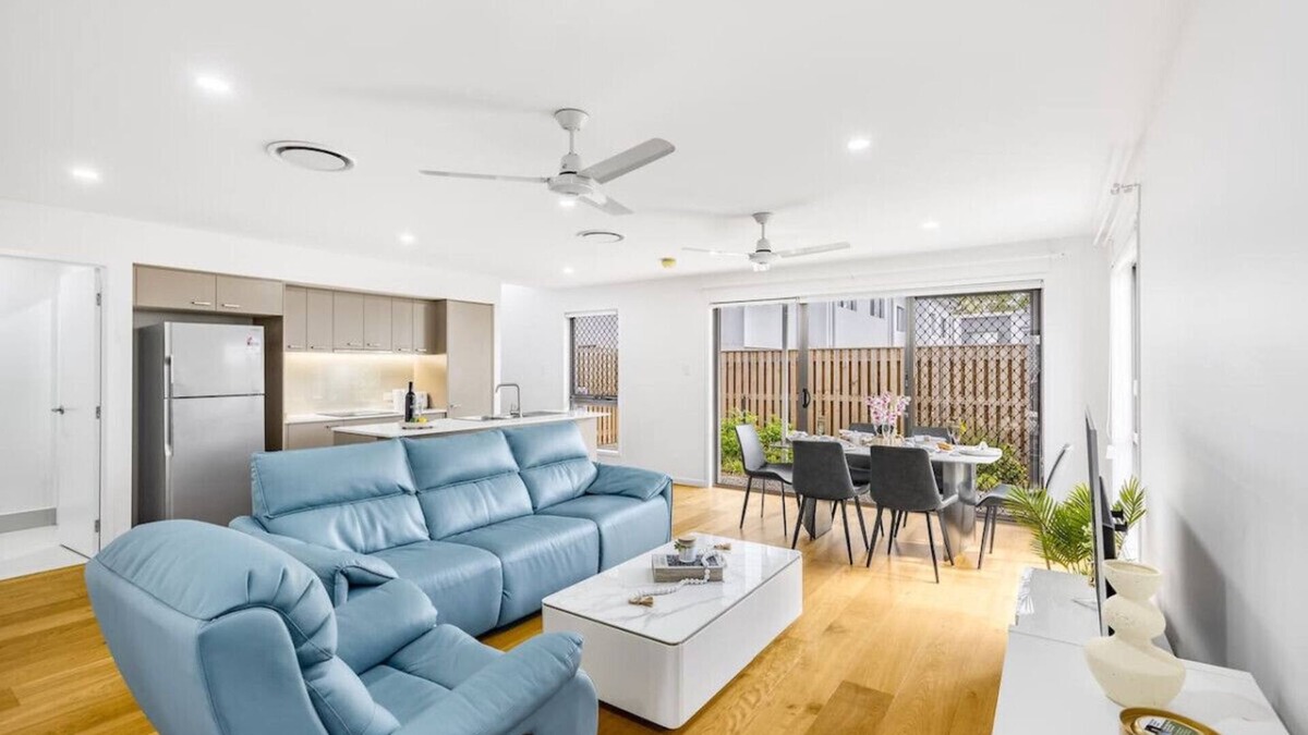 Rochedale House | Brand-new 4beds home,Minutes from M1 & Local Shops