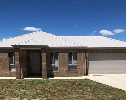 Glenroy House | Brand new 4br get away 5min to albury city