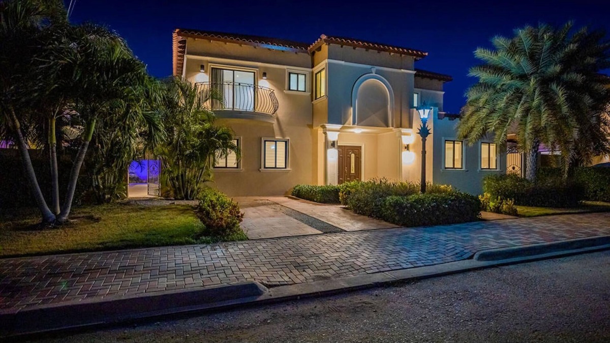 Gold Coast Villa | BRAND NEW - 4BR Villa w/Private Pool @ Gold Coast