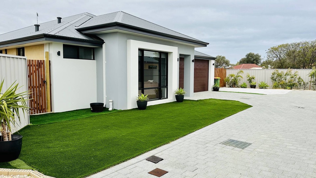 Geographe House | Brand New 5 Bedroom Home 1km from the Beautiful Busselton Beaches