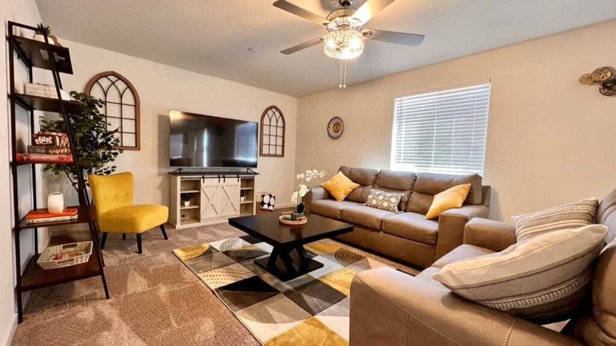 Chowchilla House | Brand New, 5 Bedroom/3 Bath Home- On your way to Yosemite!