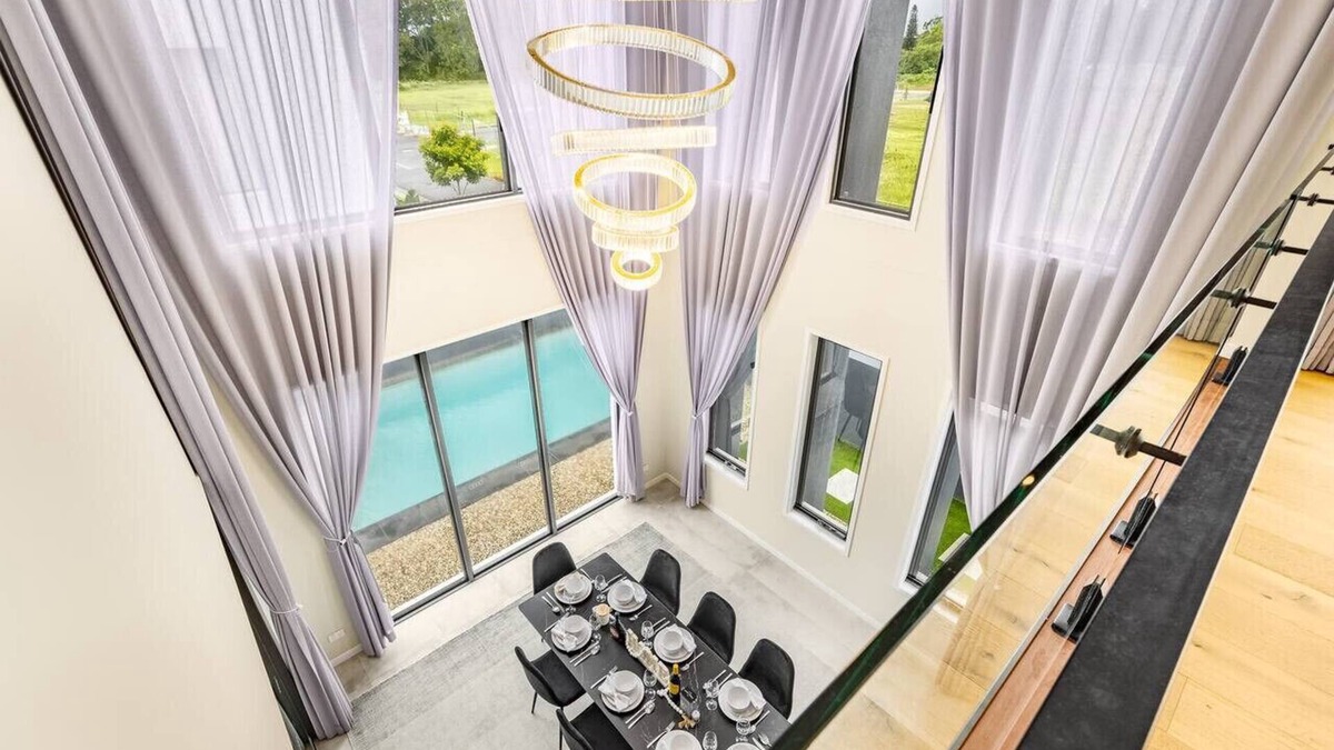 Rochedale House | Brand New 5BR Luxe Mansion w/Pool&Media Near Shop