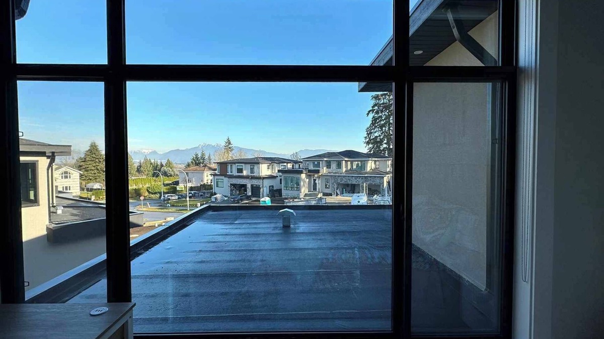 Guildford House | Brand New 6 Rooms Luxury Mansion in Fraser Heights