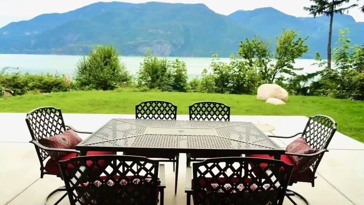 Britannia Beach Apartment | Brand New Apartment with Great Views