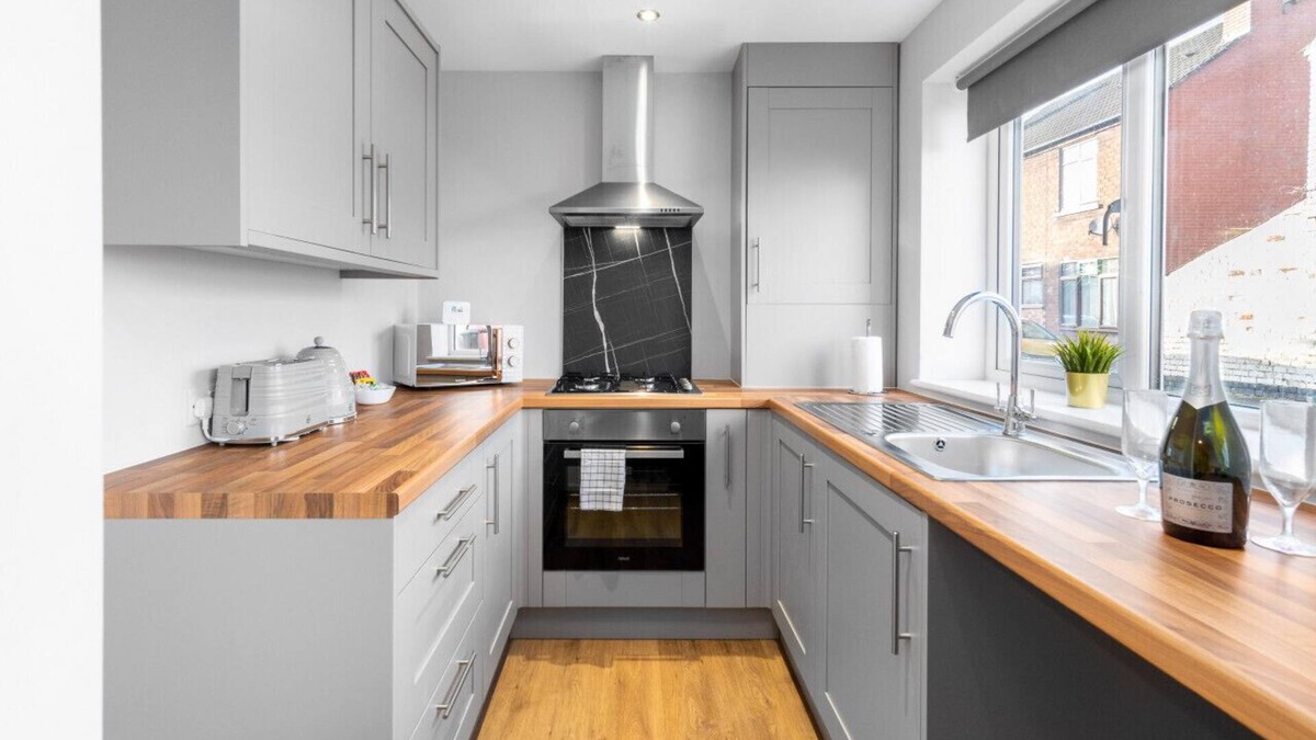 Stourbridge Apartment | Brand New Apartment - Parking - Stourbridge