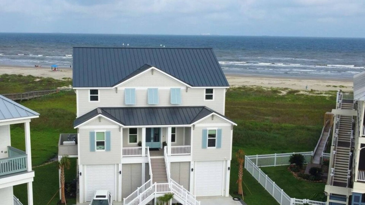 Galveston House | BRAND NEW BEACHFRONT HOUSE WITH BREATHTAKING VIEWS - Elevator - Best Location