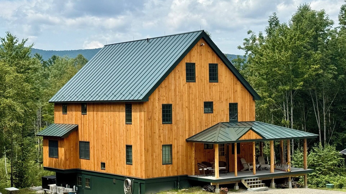 Granville House | BRAND NEW: Beautifully Restored Timber Frame Barn w/Hot Tub & Movie Theater