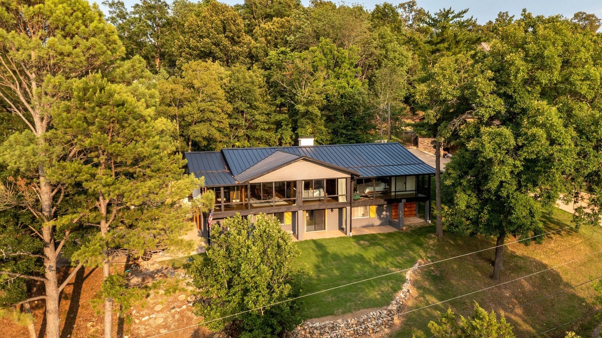 Lakeview House | BRAND NEW! Beautifully rehabbed 3 bedroom, 3 bathroom lake home.