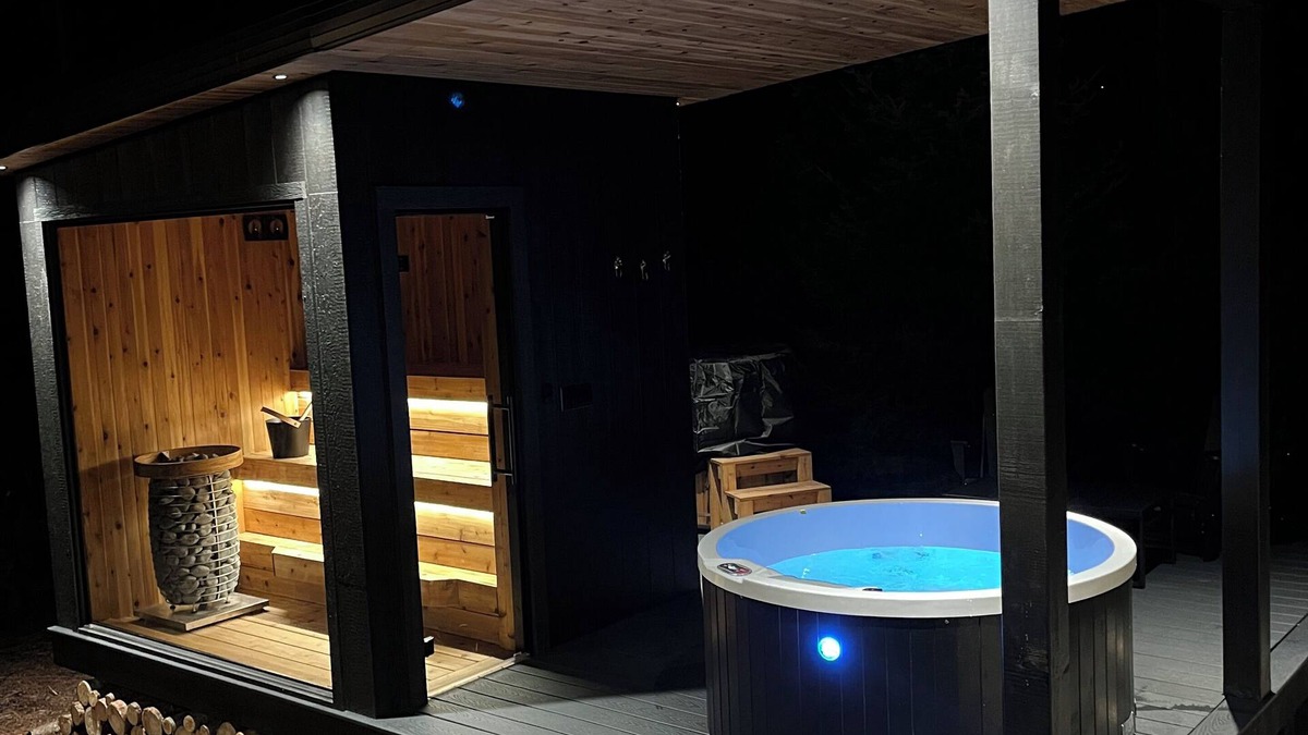 McMurrich/Monteith Cabin | Brand New Black Fox Cabin