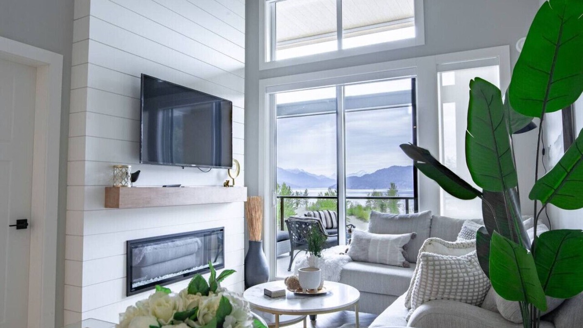 Harrison Hot Springs Condo | Brand New Penthouse with Lake & Mtn Views