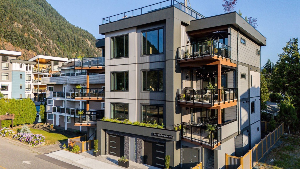 Harrison Hot Springs Condo | BRAND NEW 3-bedroom/2 bath waterfront condo in lovely Harrison Hot Springs