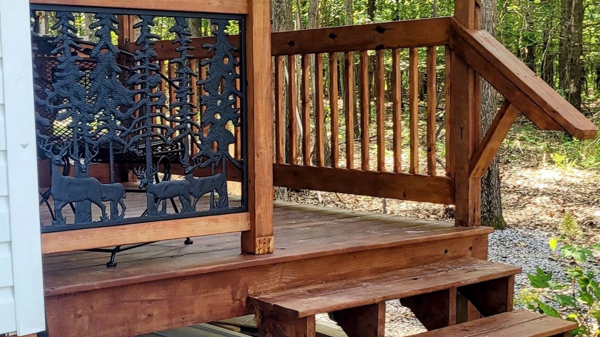 Bluford Cabin | Brand New Cabin conveniently located near Hwy 15, I-64, and I-57