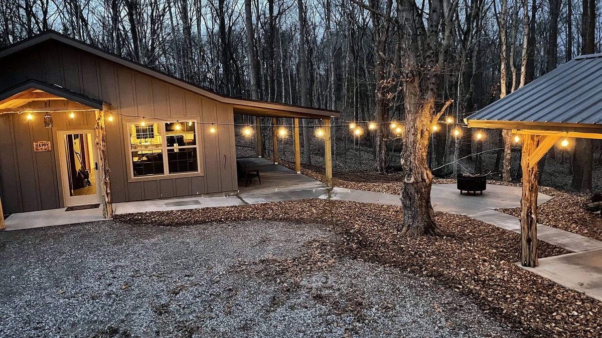 Anna Cabin | Brand new cabin in the woods with hot tub 1/2 mile from Starview Winery