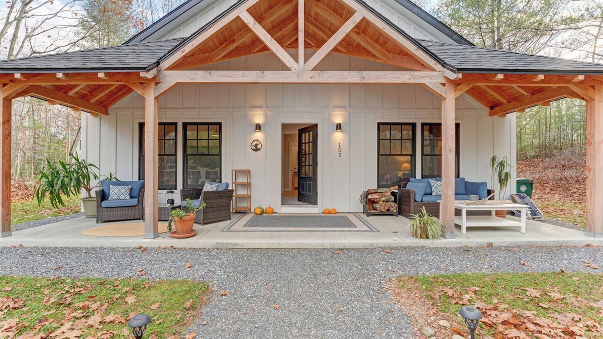 Biddeford Cottage | Brand new charming cottage next to the pristine sandy beaches of Biddeford Pooln