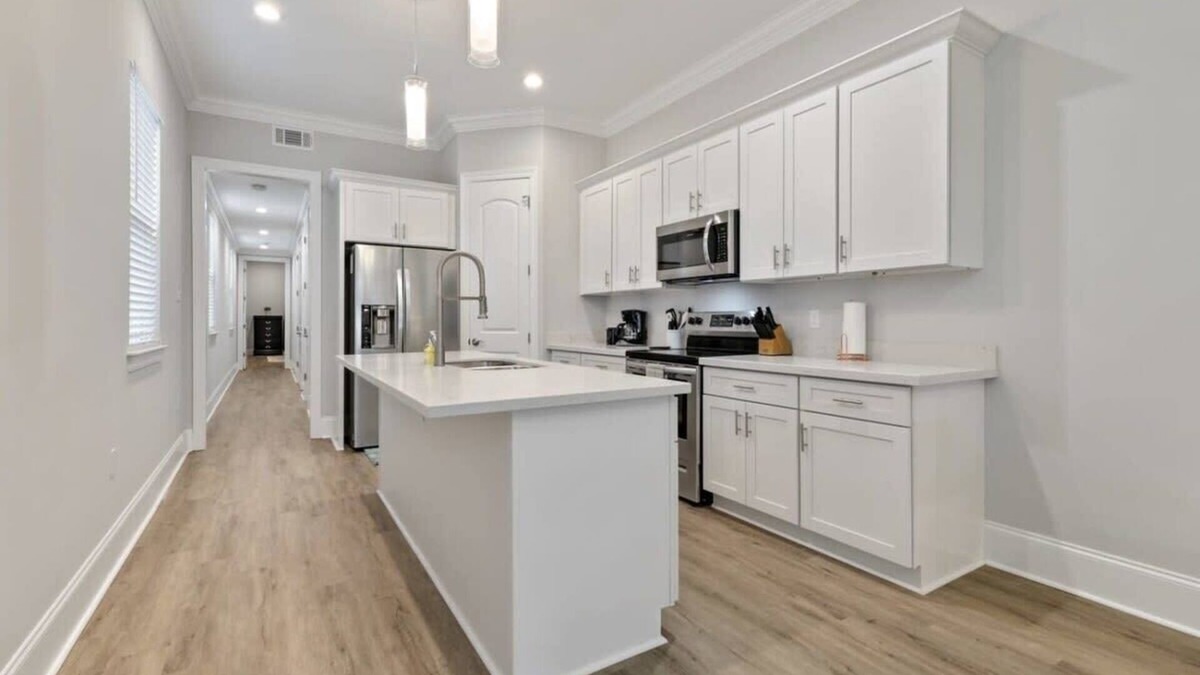 Mid-City House | Brand New Clean Modern 3br by Streetcar Line!