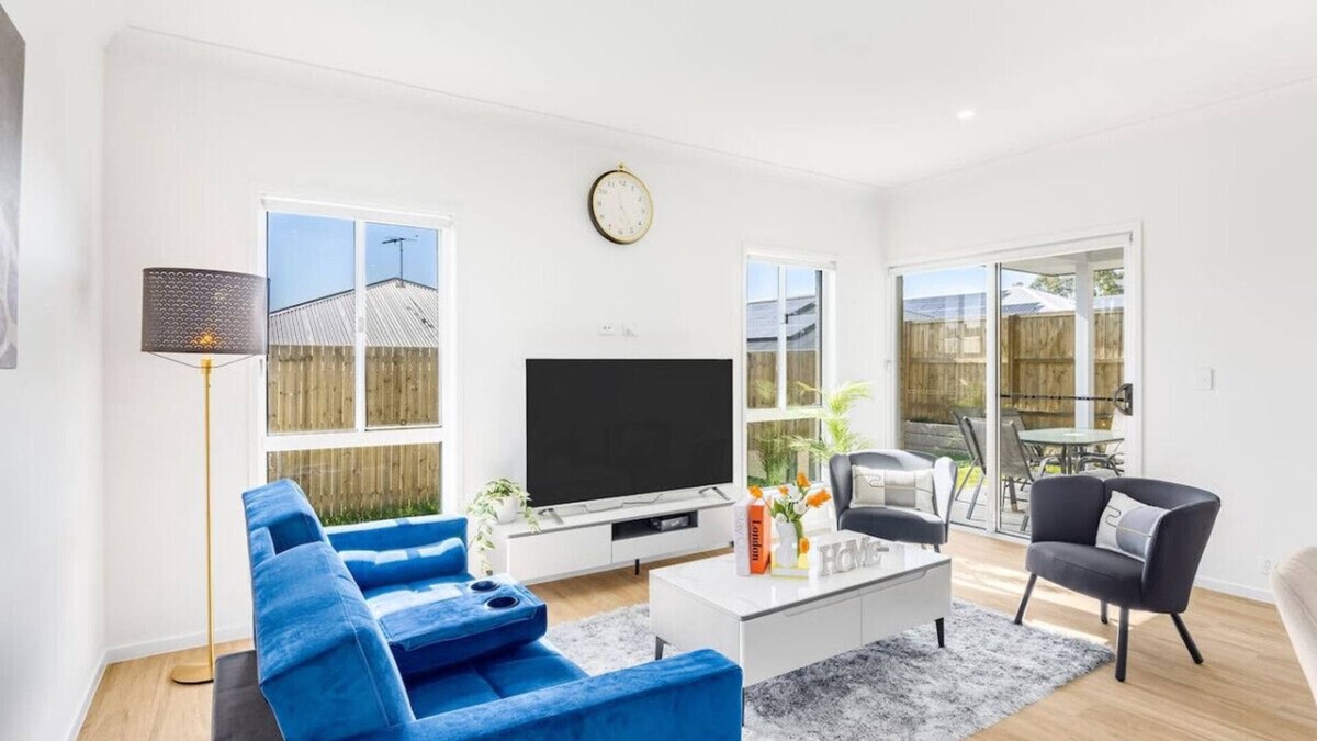 Greenbank House | Brand New Comfy Home, 4Bedroom, designer furniture