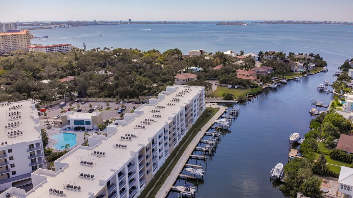 North Trail Condo | BRAND NEW CONDO WITH BAY VIEWS IN DOWNTOWN SARASOTA.