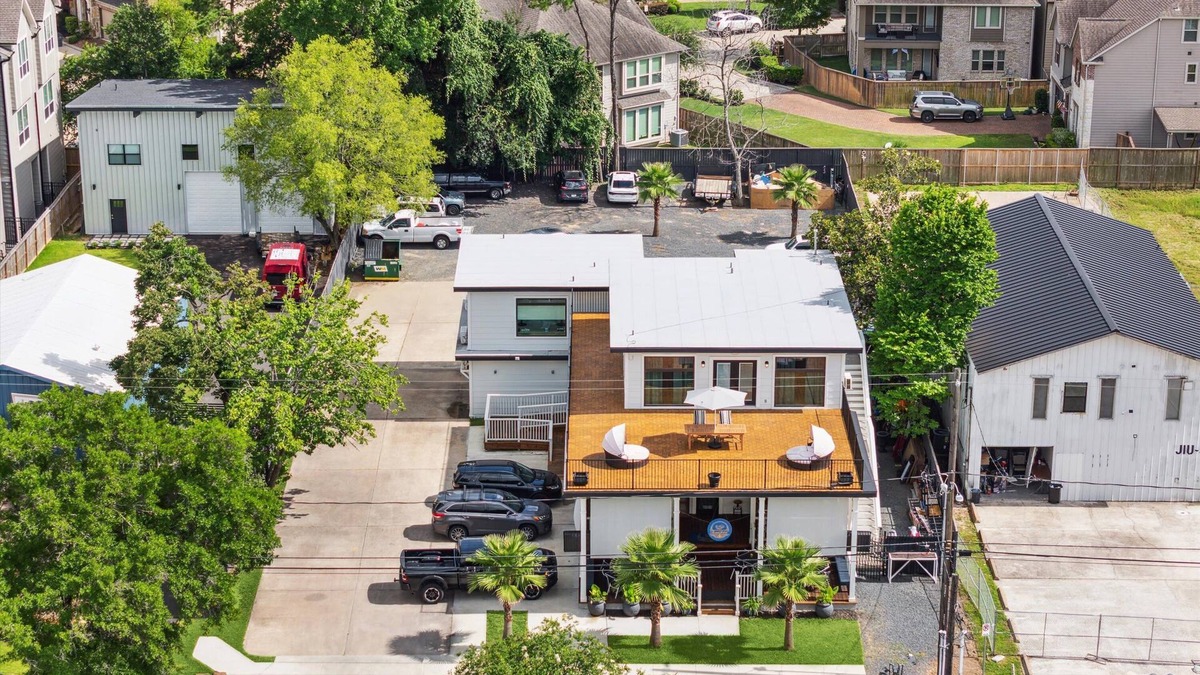 North Houston Apartment | Brand new condo with large rooftop terrace above Beau Soleil restaurant