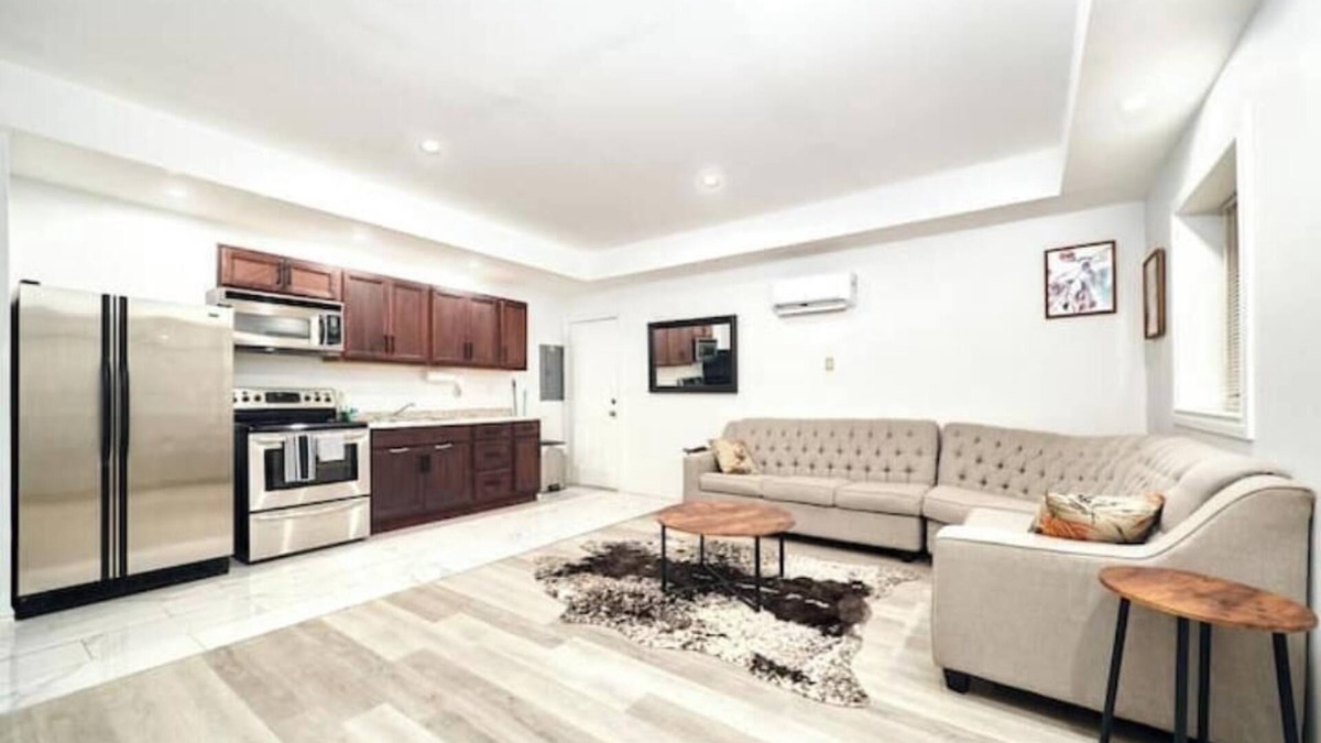 Walkerville House | Brand new Cozy 1-bedroom house by the Riverfront with private parking