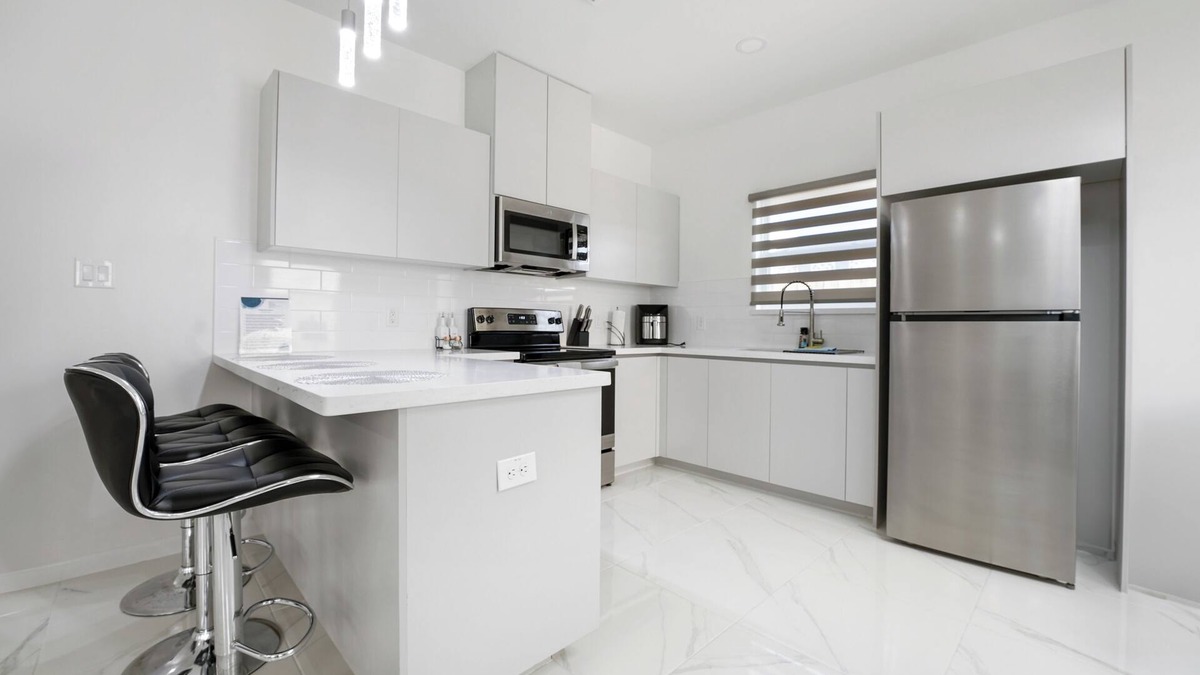 Pharr Apartment | Brand NEW Cozy 3 Bedroom Apartment conveniently located in Pharr-McAllen area!