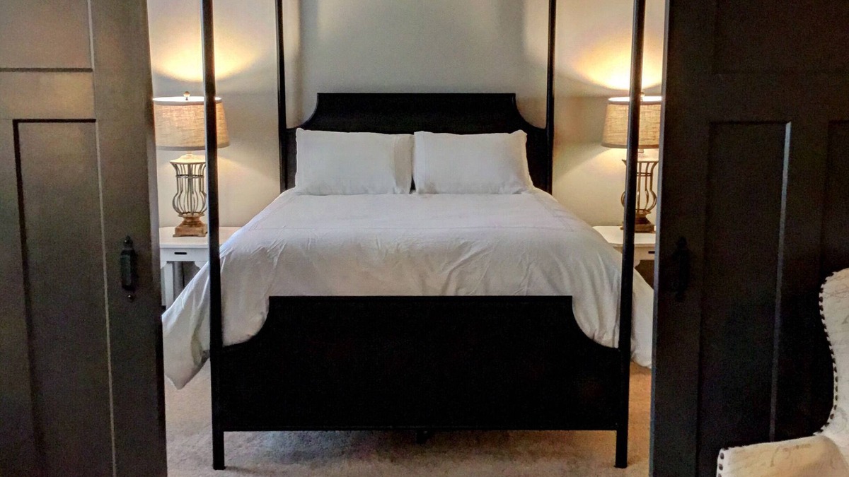 Lexington Apartment | *Brand New Cozy Apartment|Close to Everything*