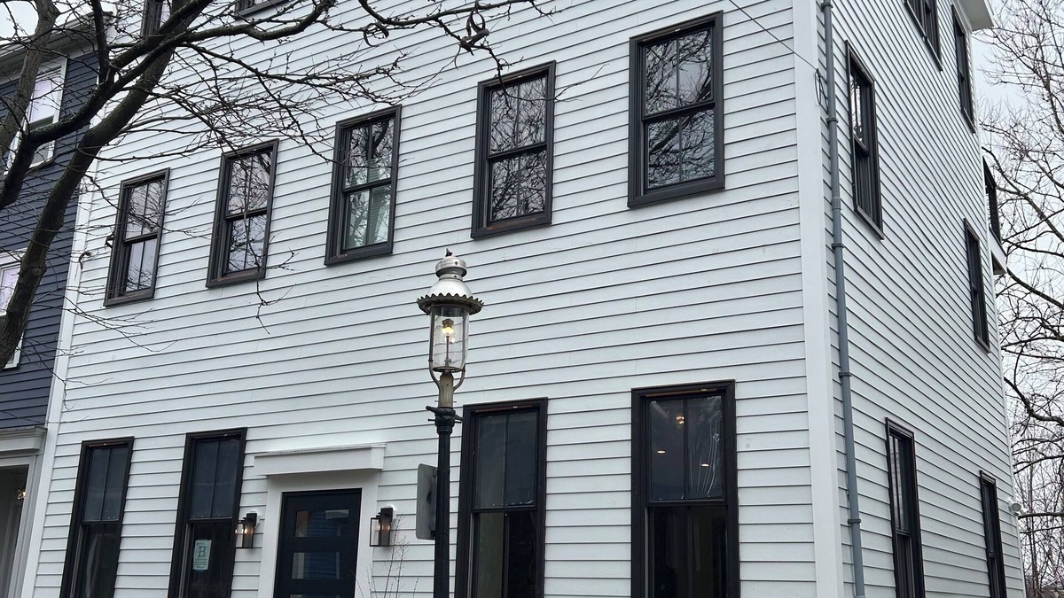 Thompson Square - Bunker Hill House | Brand New! Cozy city home!