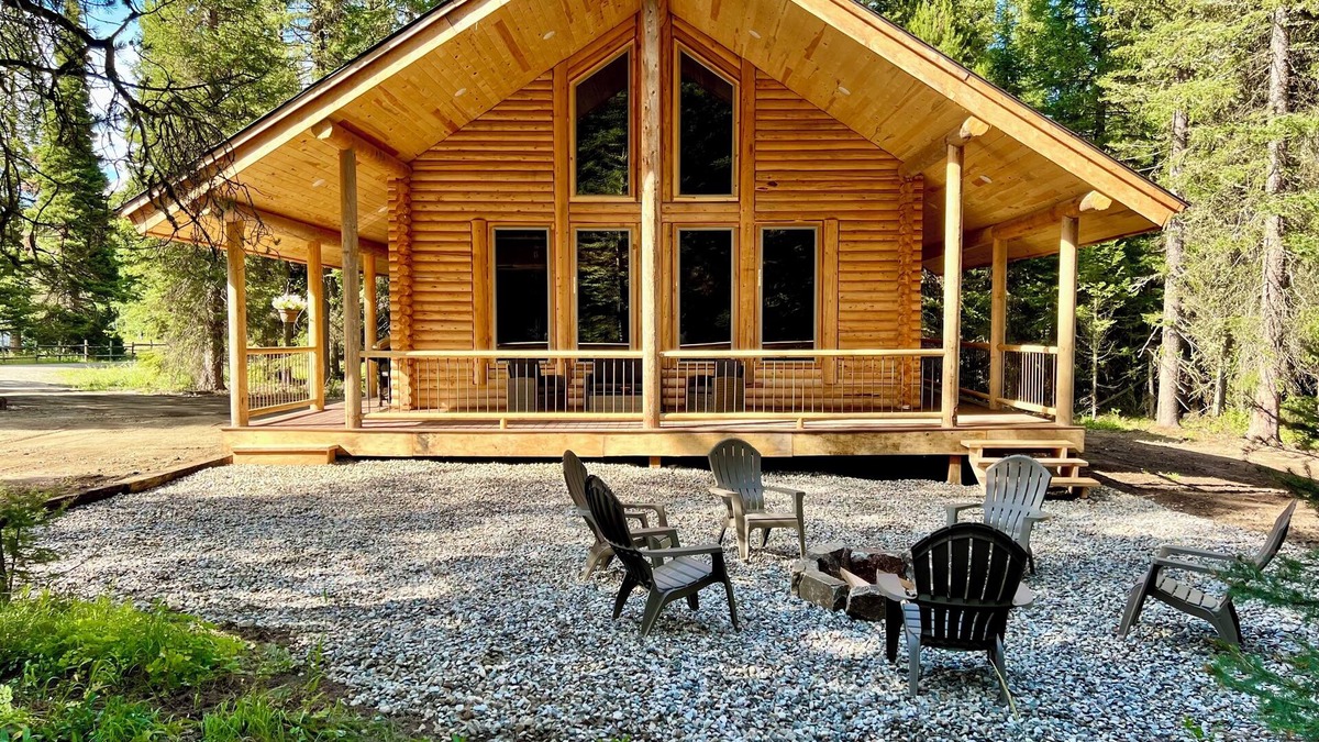 West Yellowstone Cabin | Brand New, Cozy and Rustic Log Cabin~7 miles from West YNP Entrance!