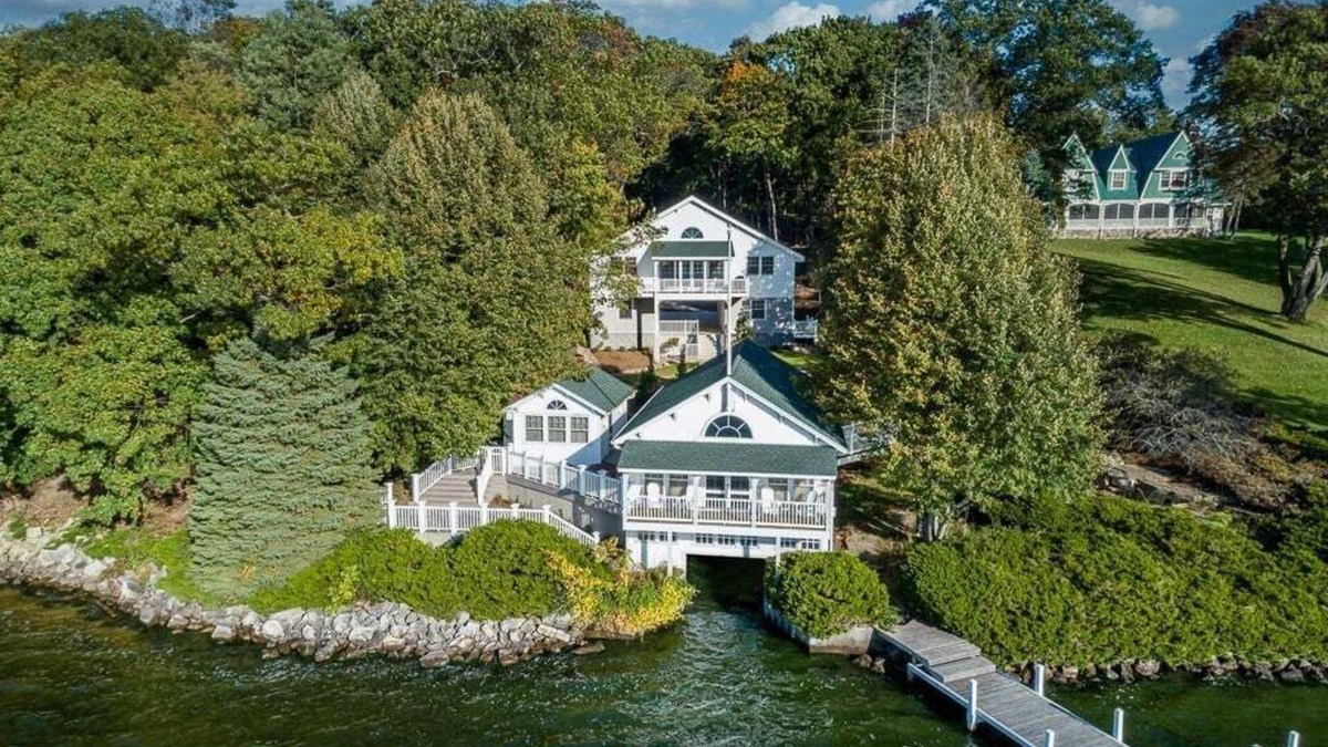 Delavan Lake House | Brand New Custom Built Home On Lake Delevan's Northshore |Waterfront |Elevated Lake View Balcony