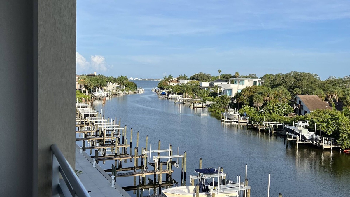 North Trail Condo | Brand new deluxe Sarasota condo close to everything!