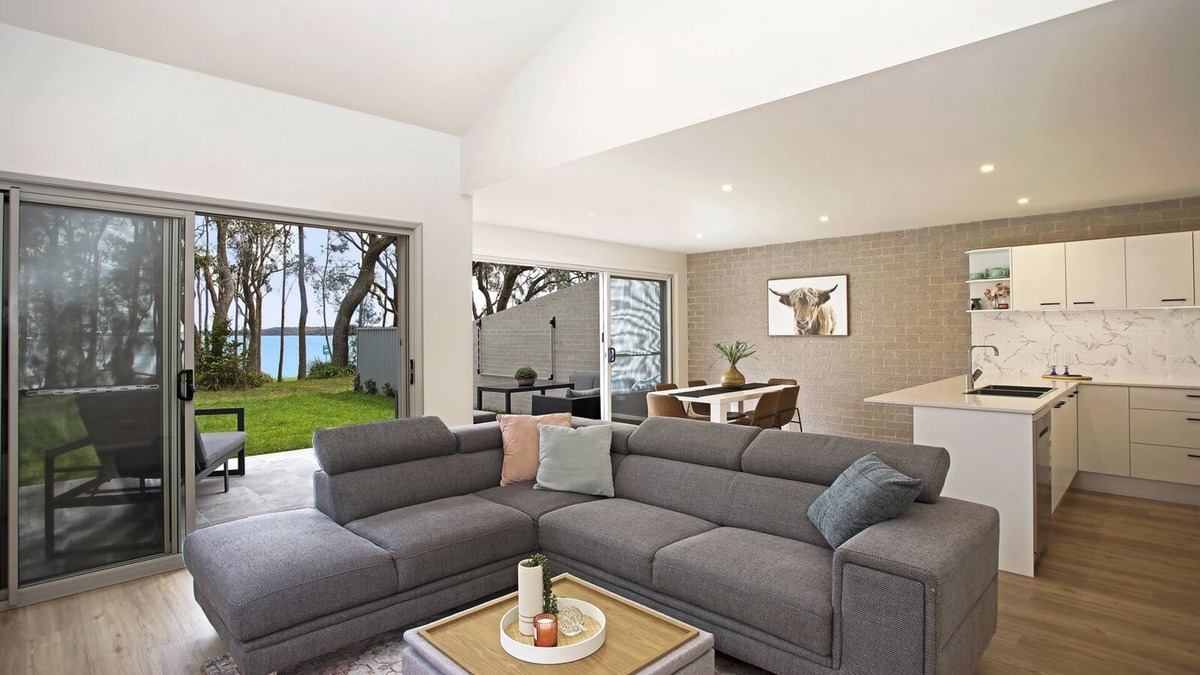 Lake Munmorah House | Brand New Dog Friendly Lakefront Villa