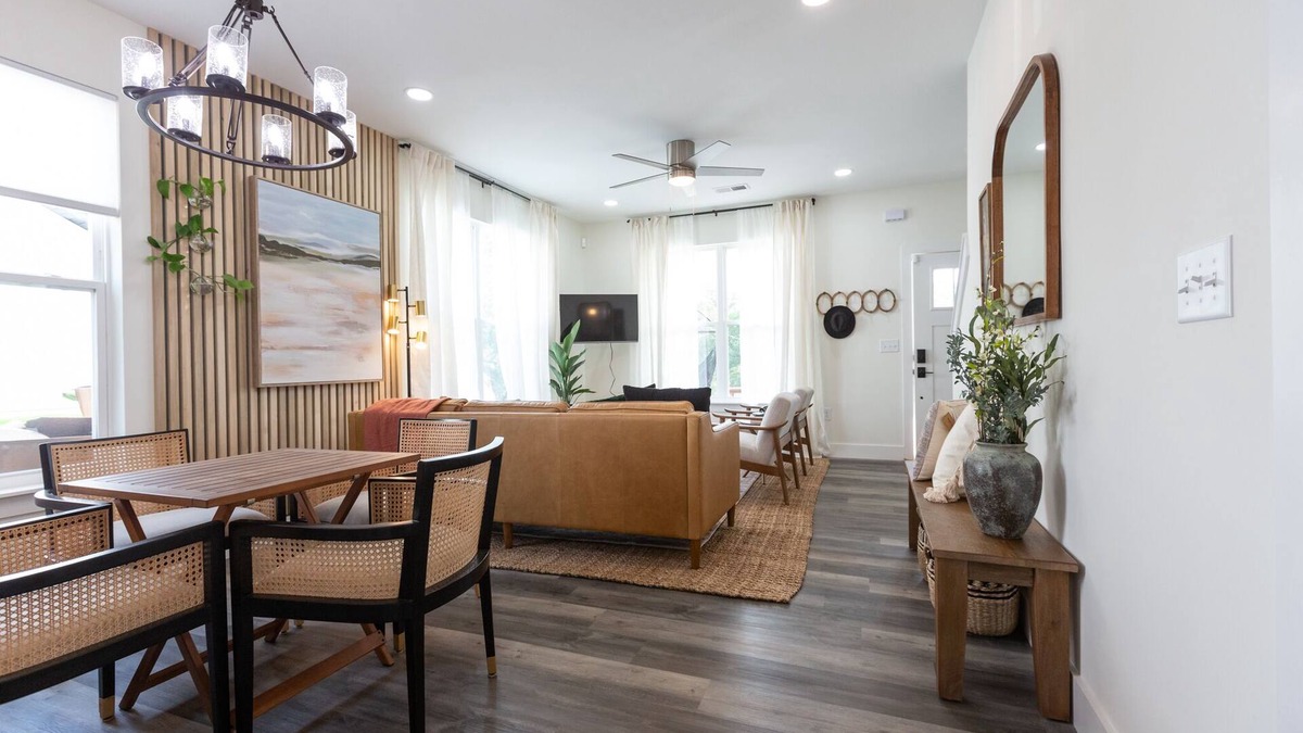 Landrum House | Brand New Downtown Landrum Home - TIEC/Tryon/FENCE