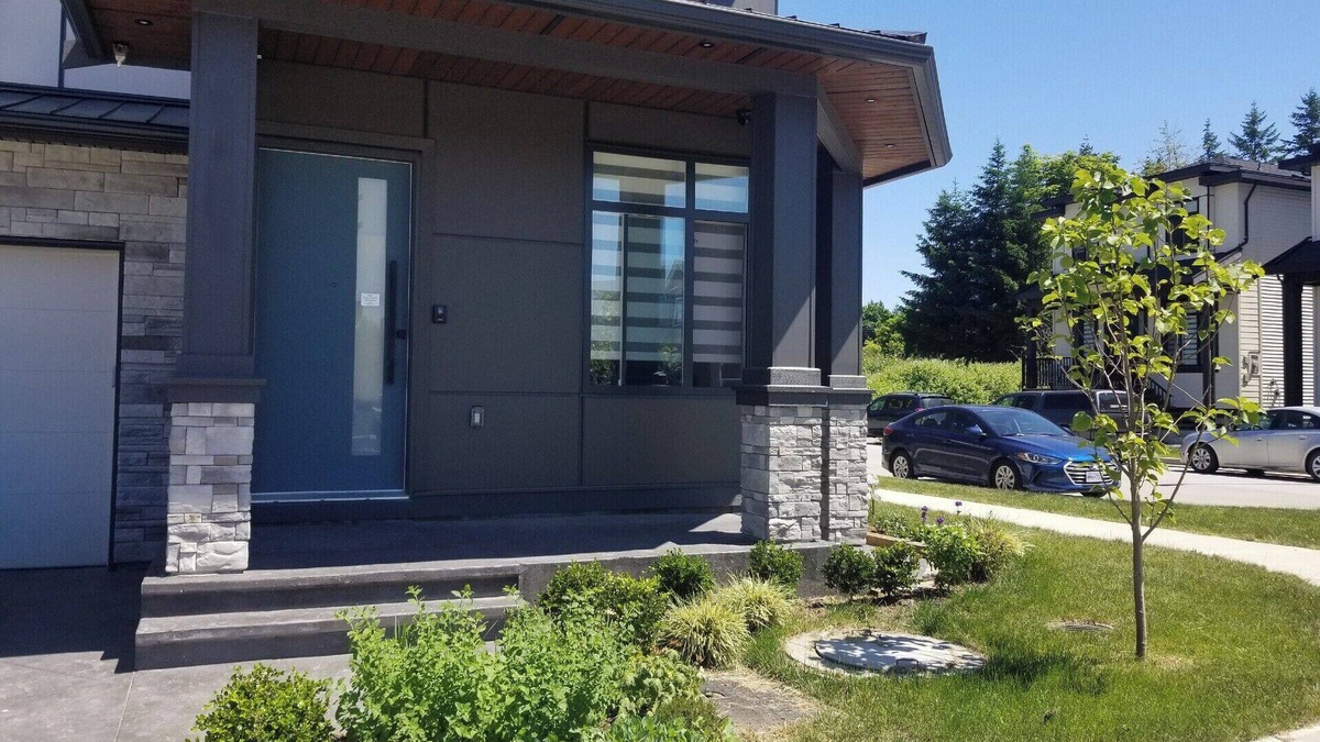 Willoughby House | Brand new entire Luxury Bright & Spacious 4-Bedroom 6 beds Home