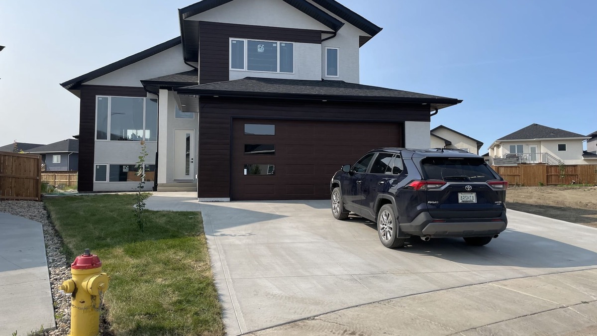 Saskatoon House | Brand new family House close to Saskatoon airport and downtown