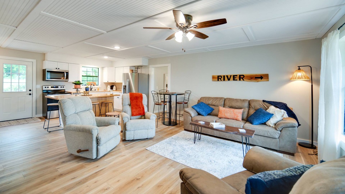 Mammoth Spring House | Brand New Farmhouse Style Listing with views of the beautiful Spring River!