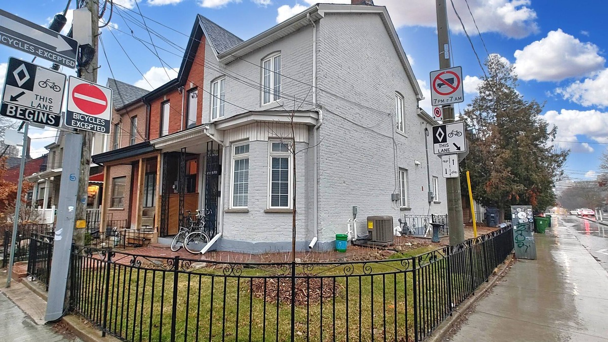 Wellington Place Apartment | Brand new Furnished 2BDR Basement Apt-in the heart of Toronto