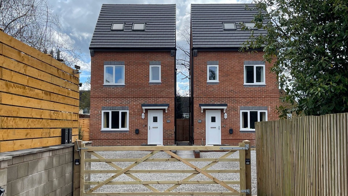 Newcastle-Under-Lyme House | Brand New High Spec House with parking Wi-Fi (B) by HAFH