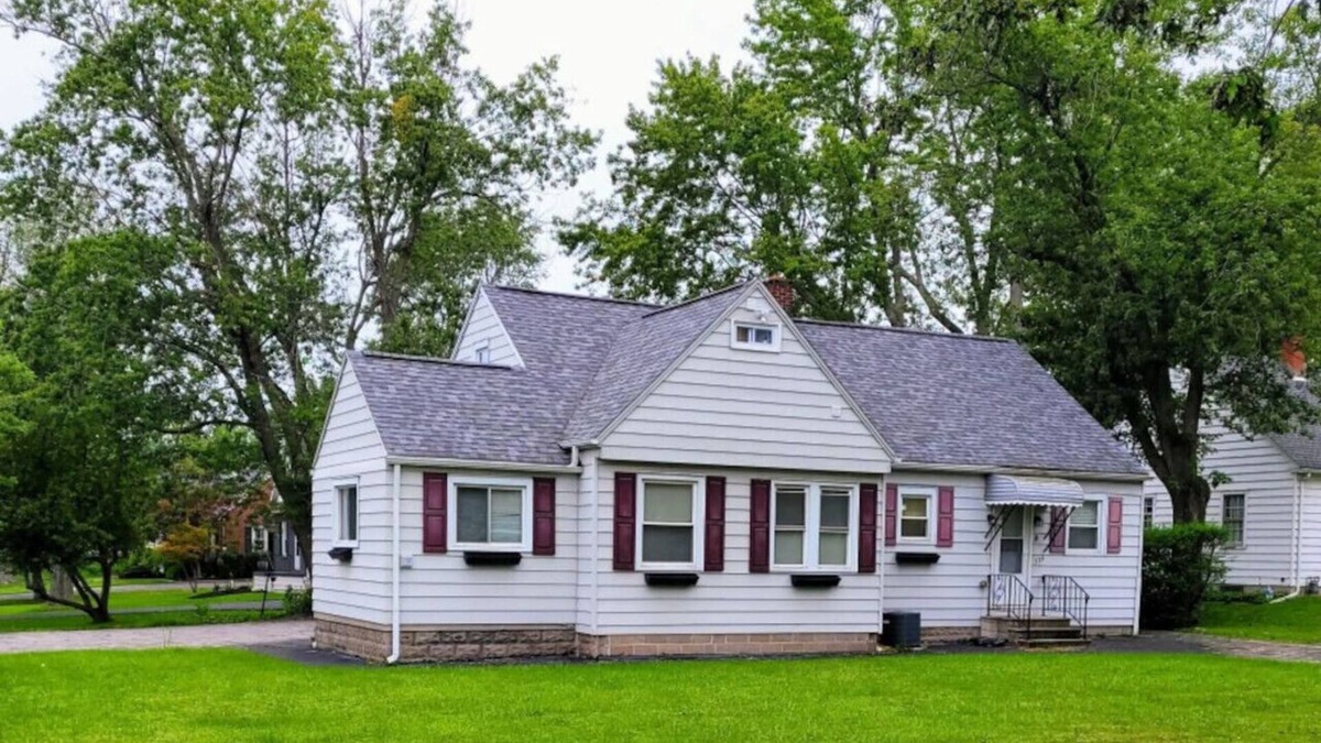 West Seneca Apartment | Brand new house with private bath in each room
