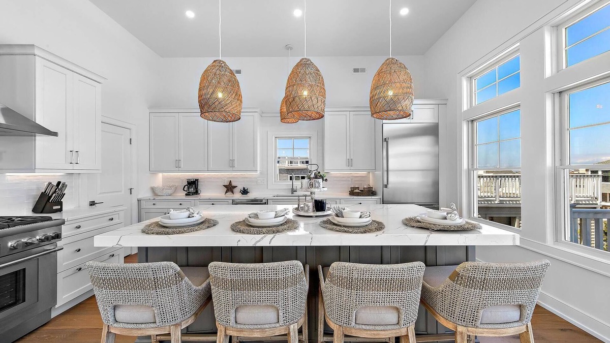 South Beach Haven House | BRAND NEW HOUSE with POOL and HOTTUB - one off the beach