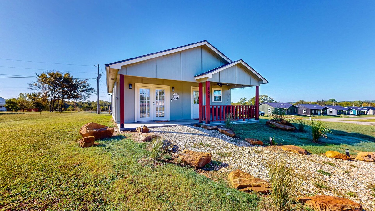 Eufaula House | Brand-new Lake Eufaula home with firepit, front porch, grill, & W/D